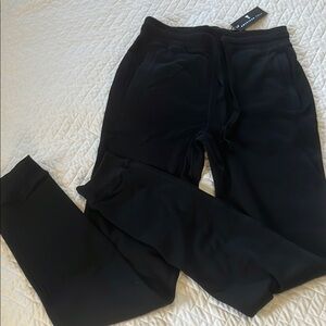 Small-tall men’s black joggers